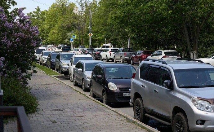 В центре Южно-Сахалинска начали готовить инфраструктуру для первой платной парковки