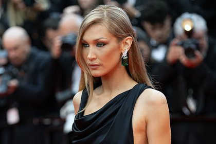 Самая красивая женщина в мире показала фото в крошечном бюстгальтере