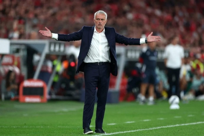 "Бенфика" Моуринью спаслась от поражения в дерби против "Спортинга", помог гол украинца