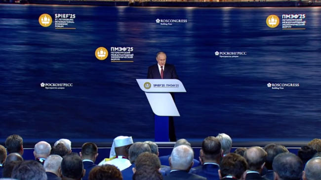 Путин: В России все холдинги будут решать и военные, и гражданские задачи
