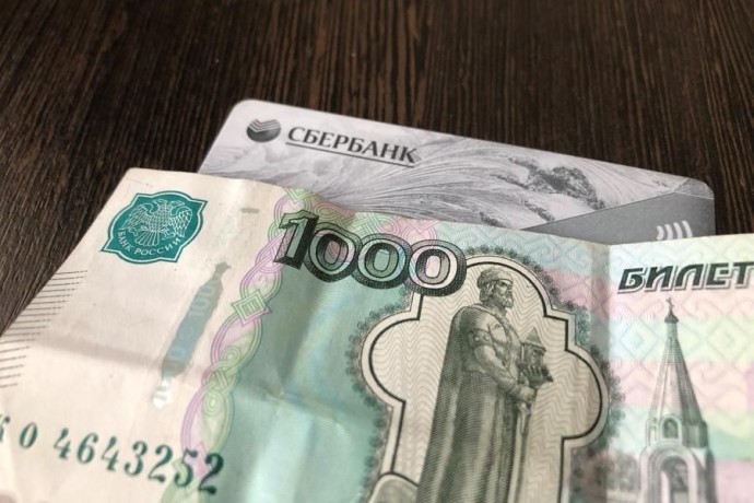 И работающим, и неработающим. Эту сумму зачислят всем пенсионерам с 1 апреля