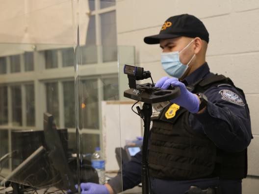 Правоохранителям США разрешили собирать биометрические ПД абсолютно всех не-американцев