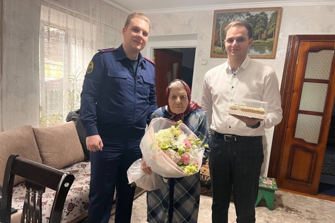 Сотрудники СКР на Ставрополье поздравили с 102-летием ветерана Великой Отечественной войны
