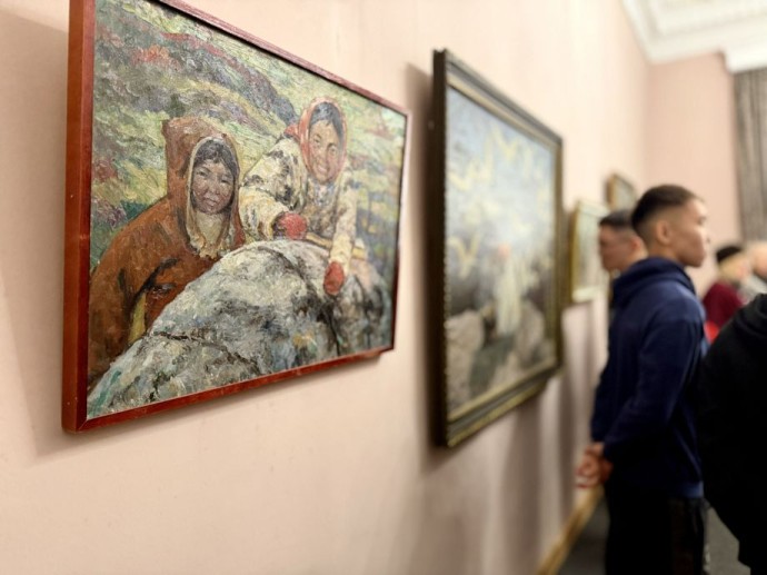 Выставка о разных народах России открылась в Приморской государственной картинной галерее Выставка о разных народах России открылась в Приморской государственной картинной галерее