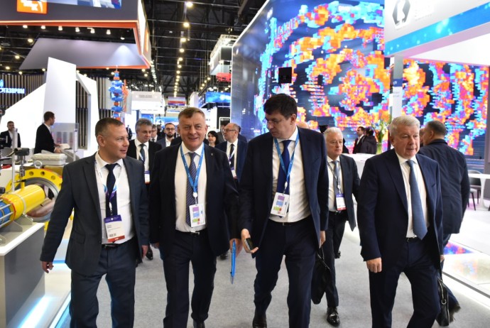 Губернатор Михаил Евраев провел рабочие встречи на Петербургском международном газовом форуме Губернатор Михаил Евраев провел рабочие встречи на Петербургском международном газовом форуме