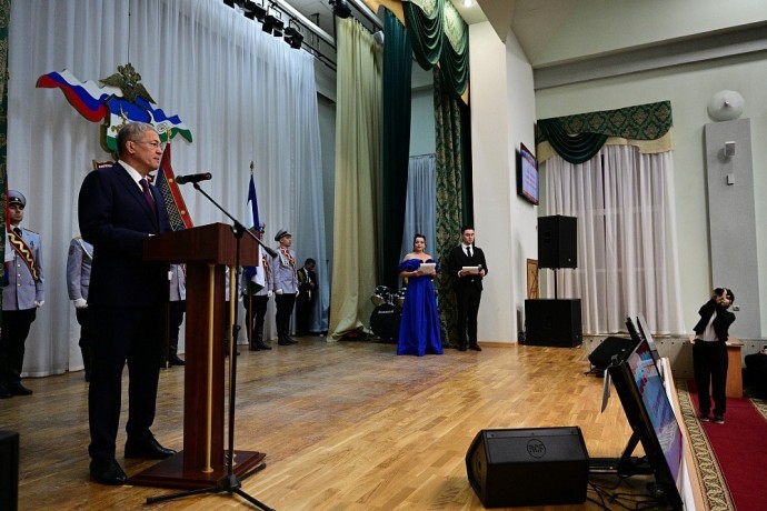 Глава Башкирии поздравил сотрудников органов внутренних дел с праздником Глава Башкирии поздравил сотрудников органов внутренних дел с праздником