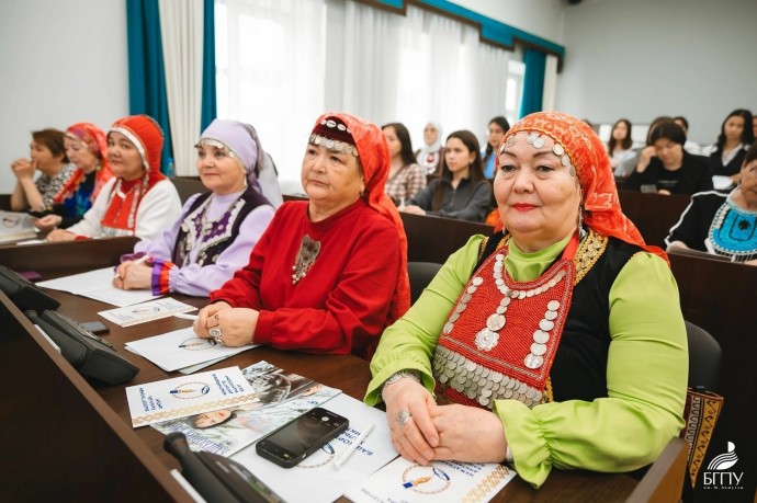 Участниками диктанта по башкирскому языку в вузе Уфы стали 300 человек