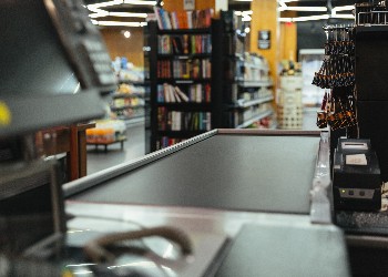 В Свободном украли сумку из камеры хранения магазина