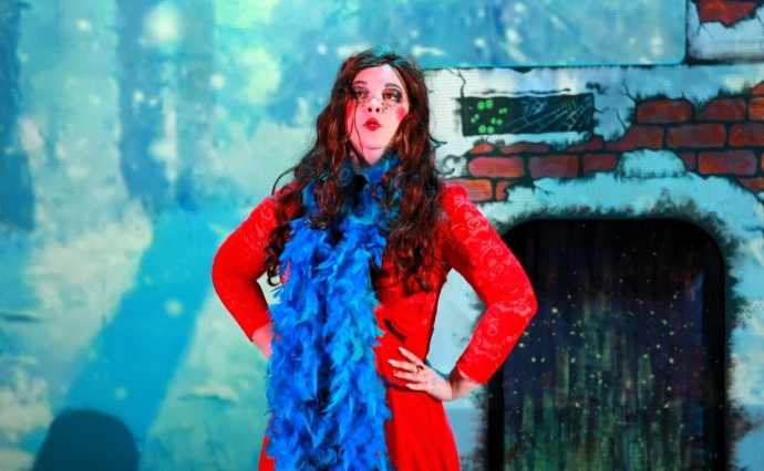 "Волшебный дебют": приехавший на Сахалин режиссер из Канады представил свой первый спектакль "Волшебный дебют": приехавший на Сахалин режиссер из Канады представил свой первый спектакль