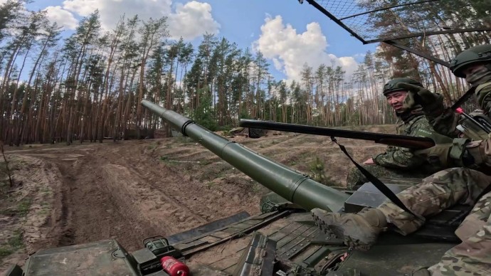 Глава Башкирии поздравил военнослужащих с Днём танкиста