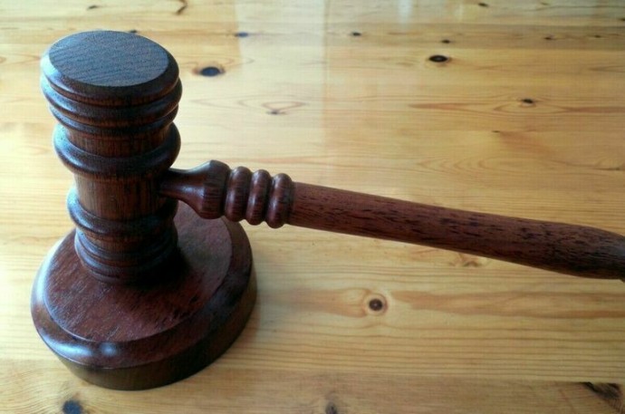 Суд арестовал двух фигурантов дела о массовом отравлении алкоголем в Ленобласти