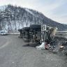 Два человека пострадали в ДТП с большегрузом в Томпонском районе