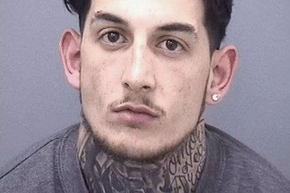 Тюремщица занялась сексом с заключенным в молельной комнате Тюремщица занялась сексом с заключенным в молельной комнате