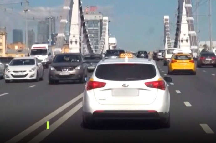 Таксисты просят о снижении НДС, чтобы избежать ухода в серую зону