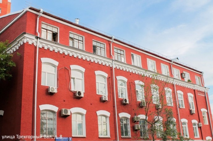 В Москве капитально отремонтировали 18 жилых домов красного цвета