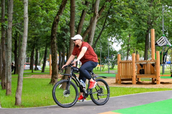 Территорию перед храмом Александра Невского на северо-западе столицы благоустроили