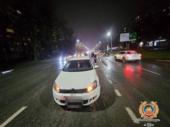 В центре Уфы пешехода сбили сразу два автомобиля В центре Уфы пешехода сбили сразу два автомобиля