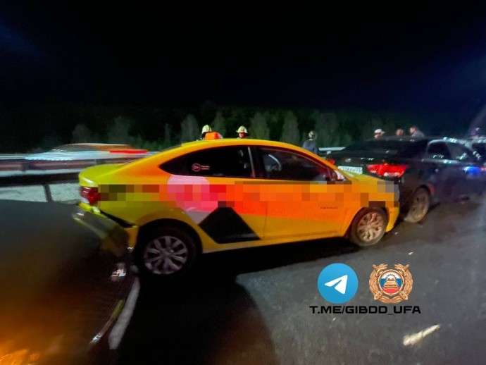 В Уфе столкнулось сразу 8 автомобилей