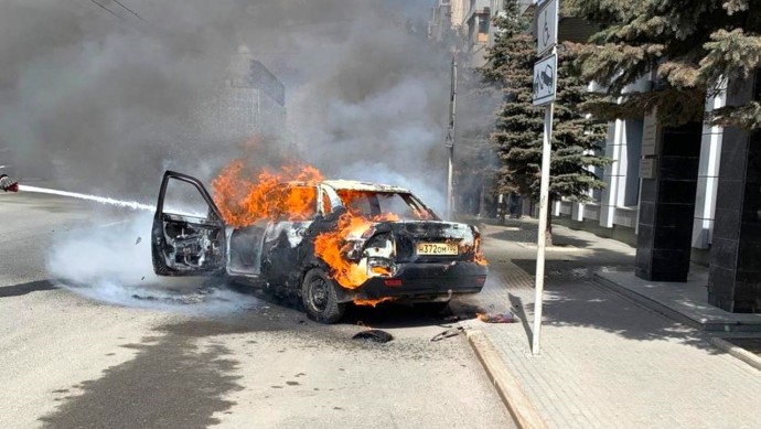 В центре Уфы на ходу загорелась «Лада Приора»