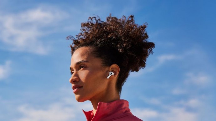 В этом году Apple AirPods научатся на лету переводить иностранную речь
