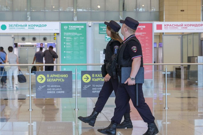 В Шереметьево задержали женщину, перевозившую люксовые часы за 12 млн рублей