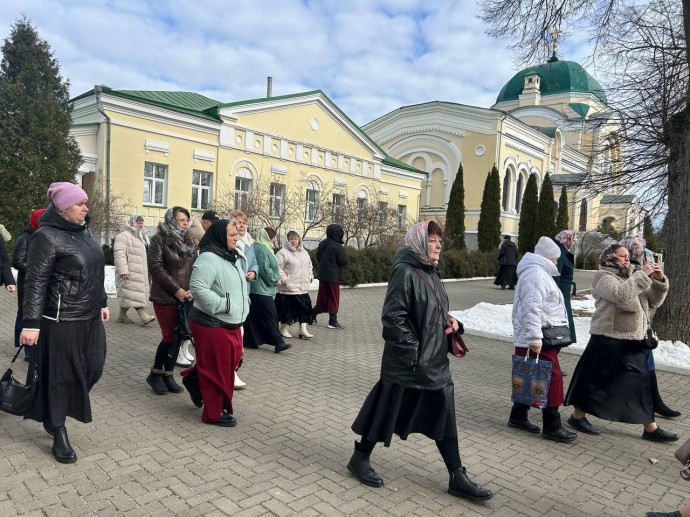 Жëны погибших бойцов посетили Свято-Тихоновский монастырь