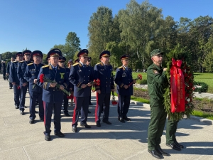 СК России принял участие в памятном мероприятии на Пискаревском мемориале в Санкт-Петербурге