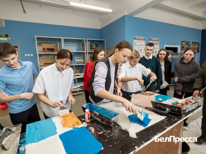 Белгородские школьники попробовали себя в роли маляров-штукатуров Белгородские школьники попробовали себя в роли маляров-штукатуров