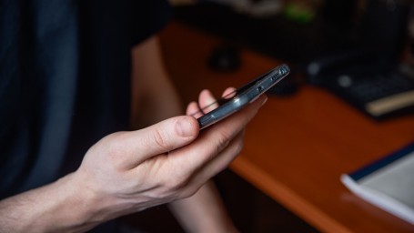 Петербуржцев предупредили о мошенничестве с использованием дипфейков родственников