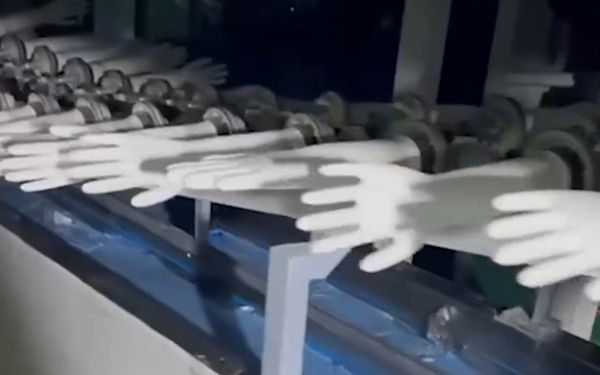 СКР заинтересовался поставкой «импортозамещённых» перчаток из Бурятии