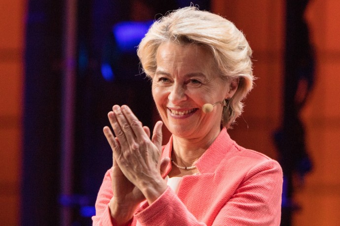 В Европарламенте высказались за отставку главы ЕК фон дер Ляйен