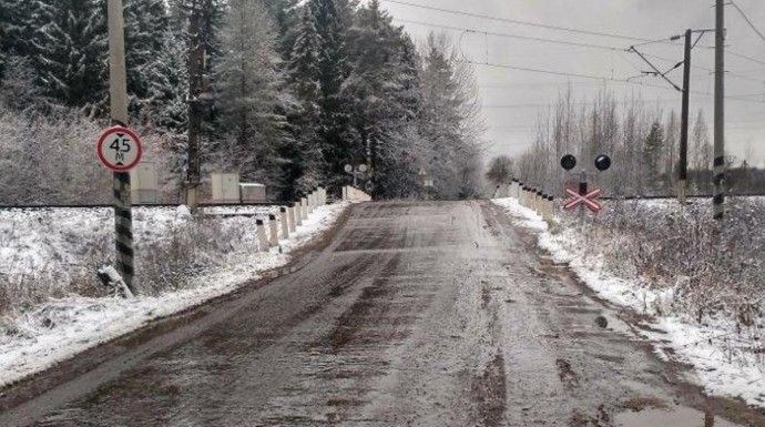 28 марта у деревни Мокрецы перекроют переезд для водителей