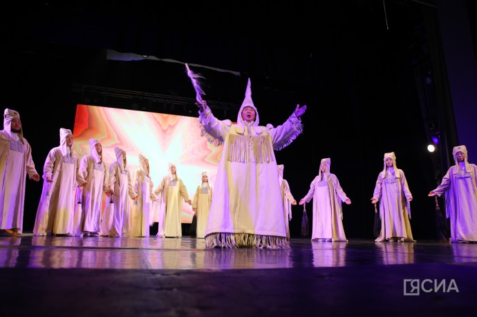 На открытии Декады Олонхо наградили лучших носителей традиционной культуры На открытии Декады Олонхо наградили лучших носителей традиционной культуры