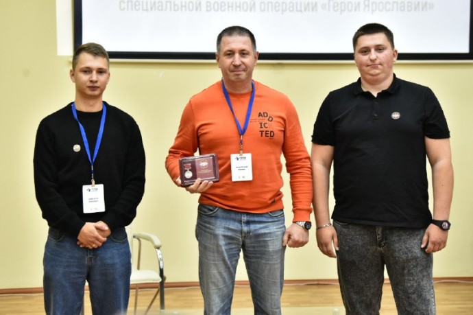 В Ярославле вручили удостоверения новым членам Ассоциации ветеранов СВО В Ярославле вручили удостоверения новым членам Ассоциации ветеранов СВО