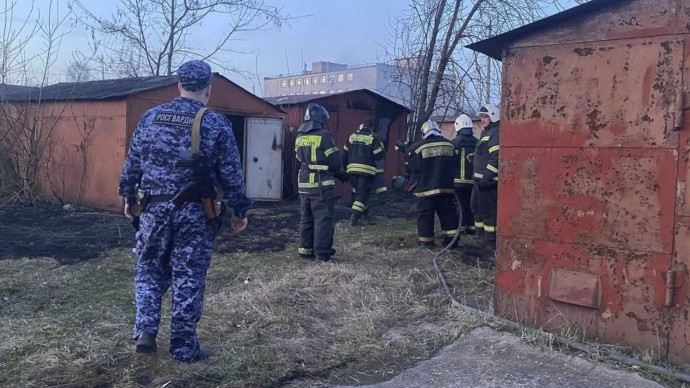 Тульские росгвардейцы предотвратили пожар в гаражах