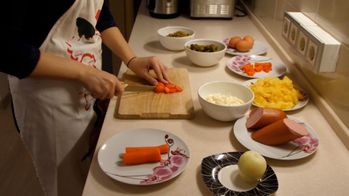 Главный тренд — «осознанная ностальгия»: эксперт рассказал, какие блюда россиянам приготовить на Новый год