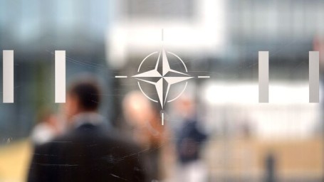 НАТО сохранит неопределенность в отношении "вторжения" российских самолетов