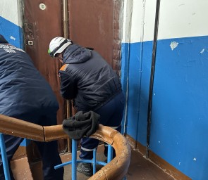 Пензенские спасатели вскрыли квартиру на улице Красной