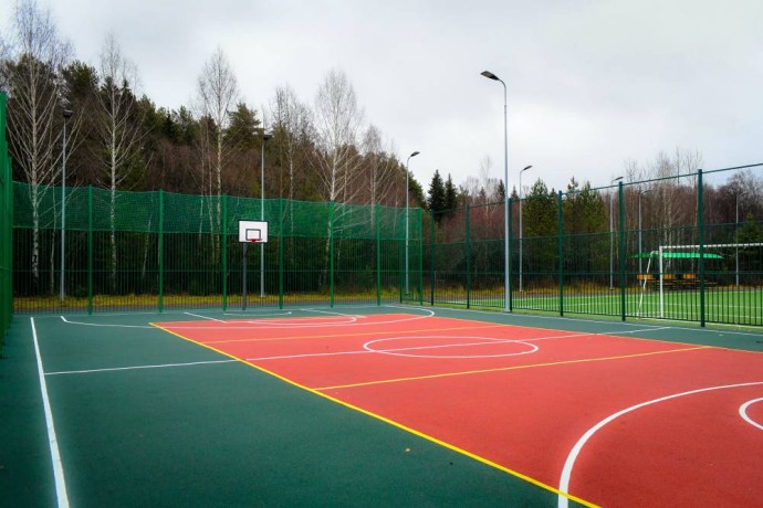 ​В микрорайоне Крым появилась новая спортплощадка у школы