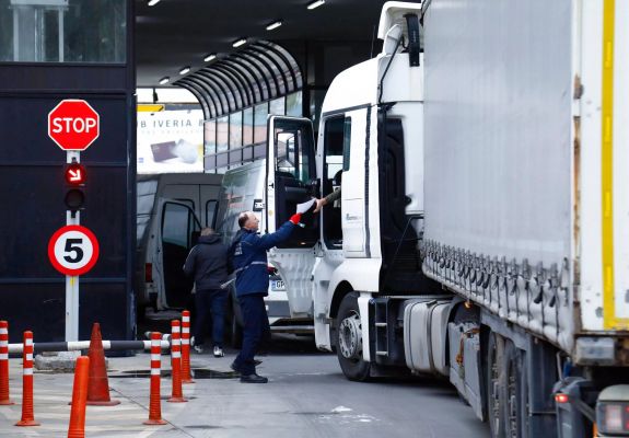 Беды армянского коньяка на грузинской таможне: Тбилиси задерживает добро