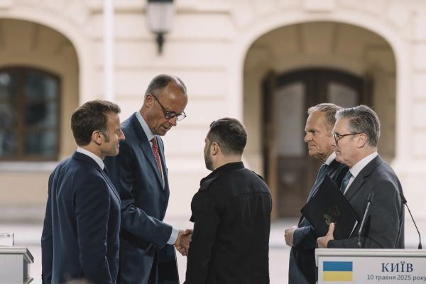 НАТО в шкуре ВСУ: «Коалиция желающих» готова пустить третью страну на Украину — FT НАТО в шкуре ВСУ: «Коалиция желающих» готова пустить третью страну на Украину — FT