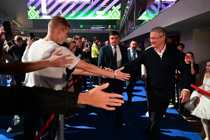 Радий Хабиров посвятил в студенты уфимских первокурсников Радий Хабиров посвятил в студенты уфимских первокурсников