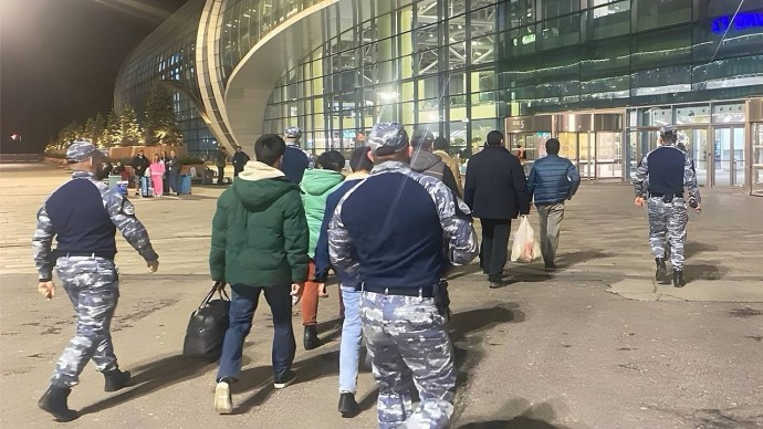 Тульские судебные приставы за 2 недели выдворили 18 мигрантов-нелегалов