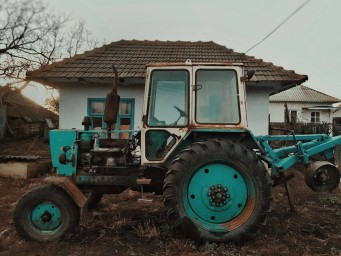 В поселке Костино в кабине трактора нашли бездыханное тело