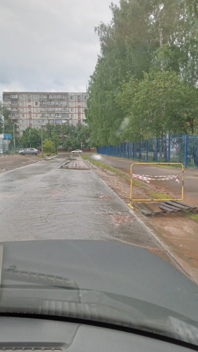 В Кирове на Строителей произошла авария на водопроводе