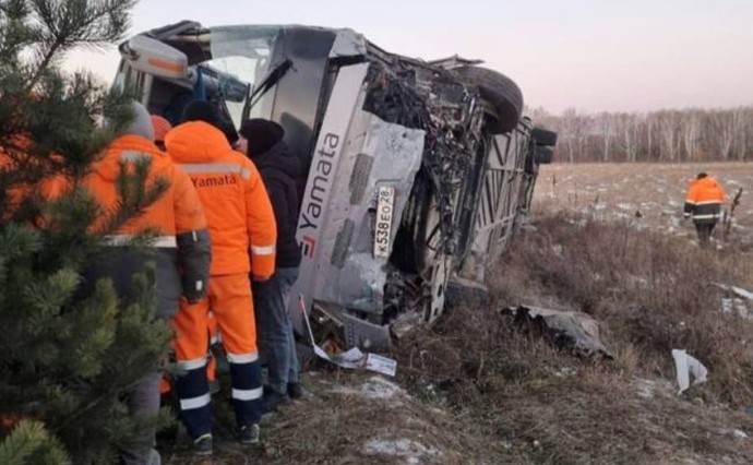 В Амурской области на трассе перевернулся автобус с 48 пассажирами В Амурской области на трассе перевернулся автобус с 48 пассажирами
