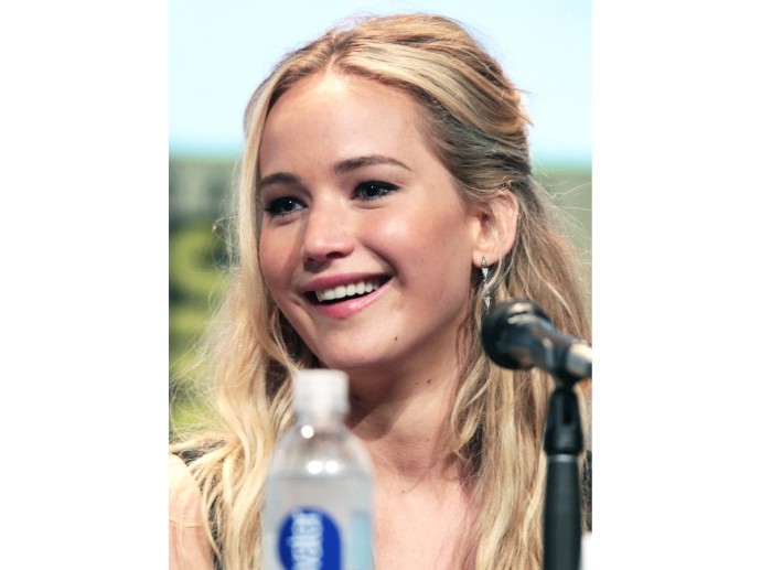 Переобулась в воздухе? Дженнифер Лоуренс обвинили в двойных стандартах из-за Израиля Переобулась в воздухе? Дженнифер Лоуренс обвинили в двойных стандартах из-за Израиля