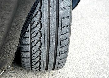 Благовещенец сдал в ломбард колеса «бывшей» и получил статью