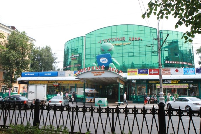 Суд назначил экспертизу в деле о сносе пристроек рядом с ТЦ «Гостиный двор»