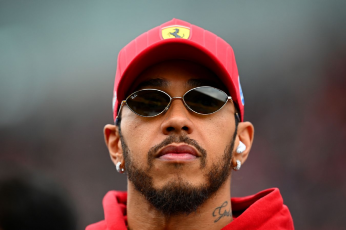 Хэмилтон провалился в "Феррари": показатели, которые отражают кошмарный сезон британского гонщика